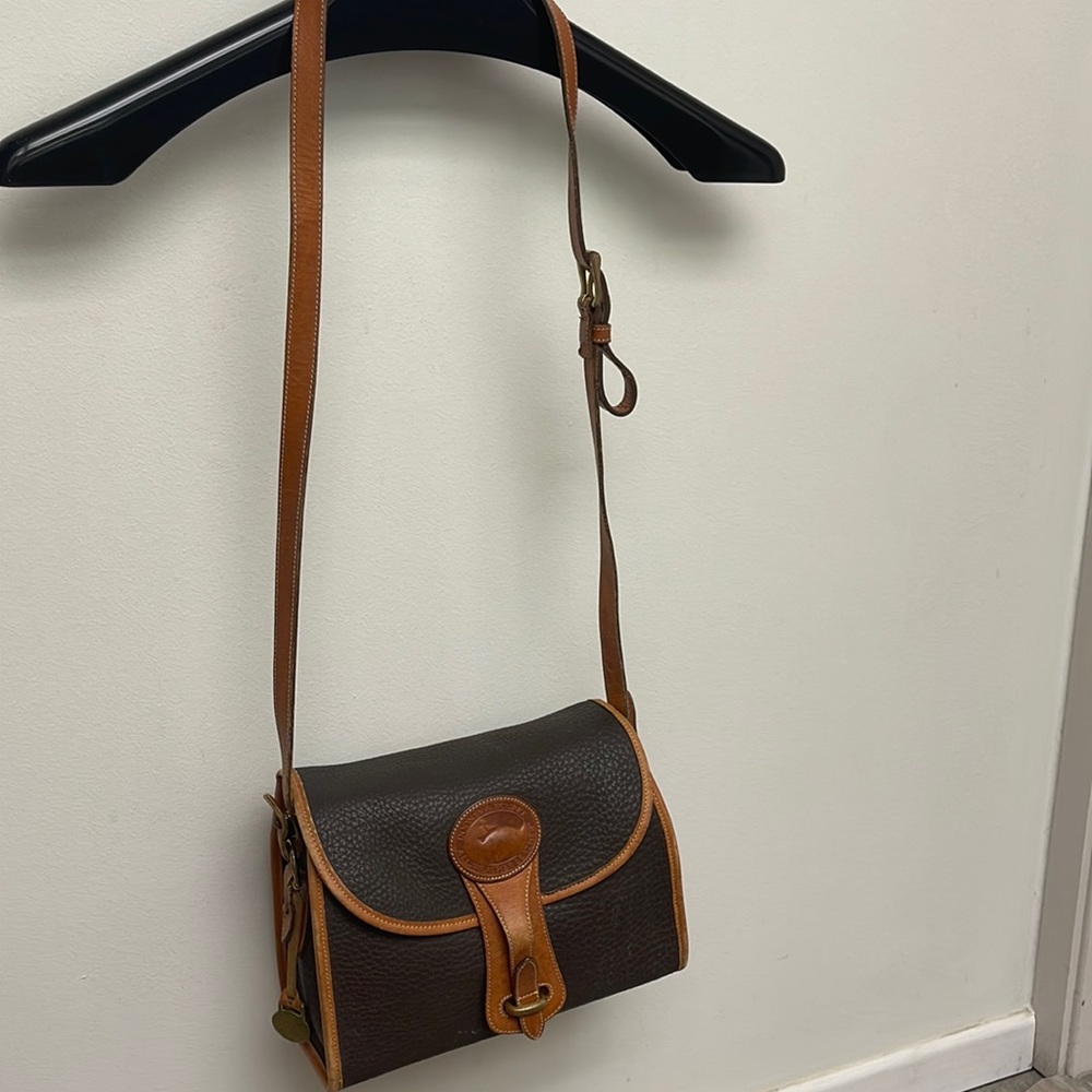 Vintage 1980s all weather leather Dooney &Bourke crossbody shoulder bag